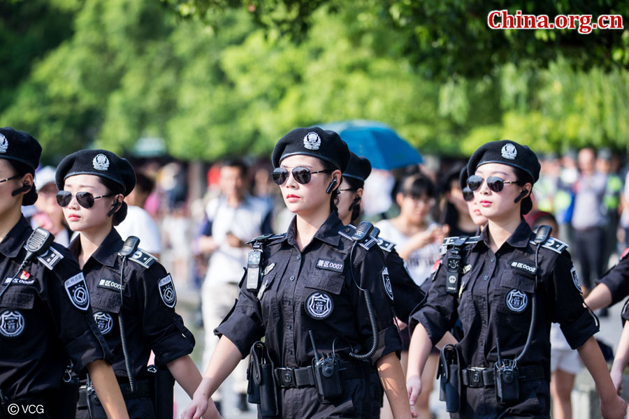 An all-women patrol team is on duty at the West Lake scenic spot in Hangzhou, Zhejiang Province, where the G20 summit will be held on Sept. 4 and 5. [Photo/China.org.cn]